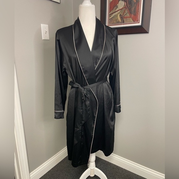 Soma Other - SOMA Black Satiny Robe Rose are Red Time for Bed S/M NWT Sexy Comfy